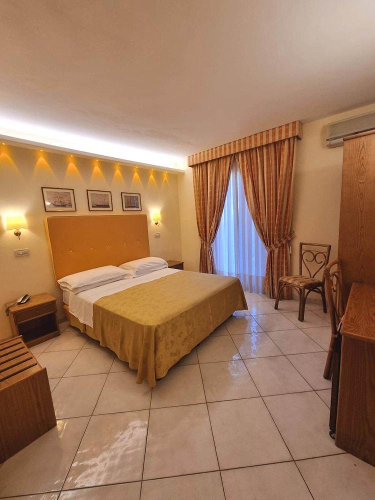 Hotel Girasole Sorrento Exteriör bild