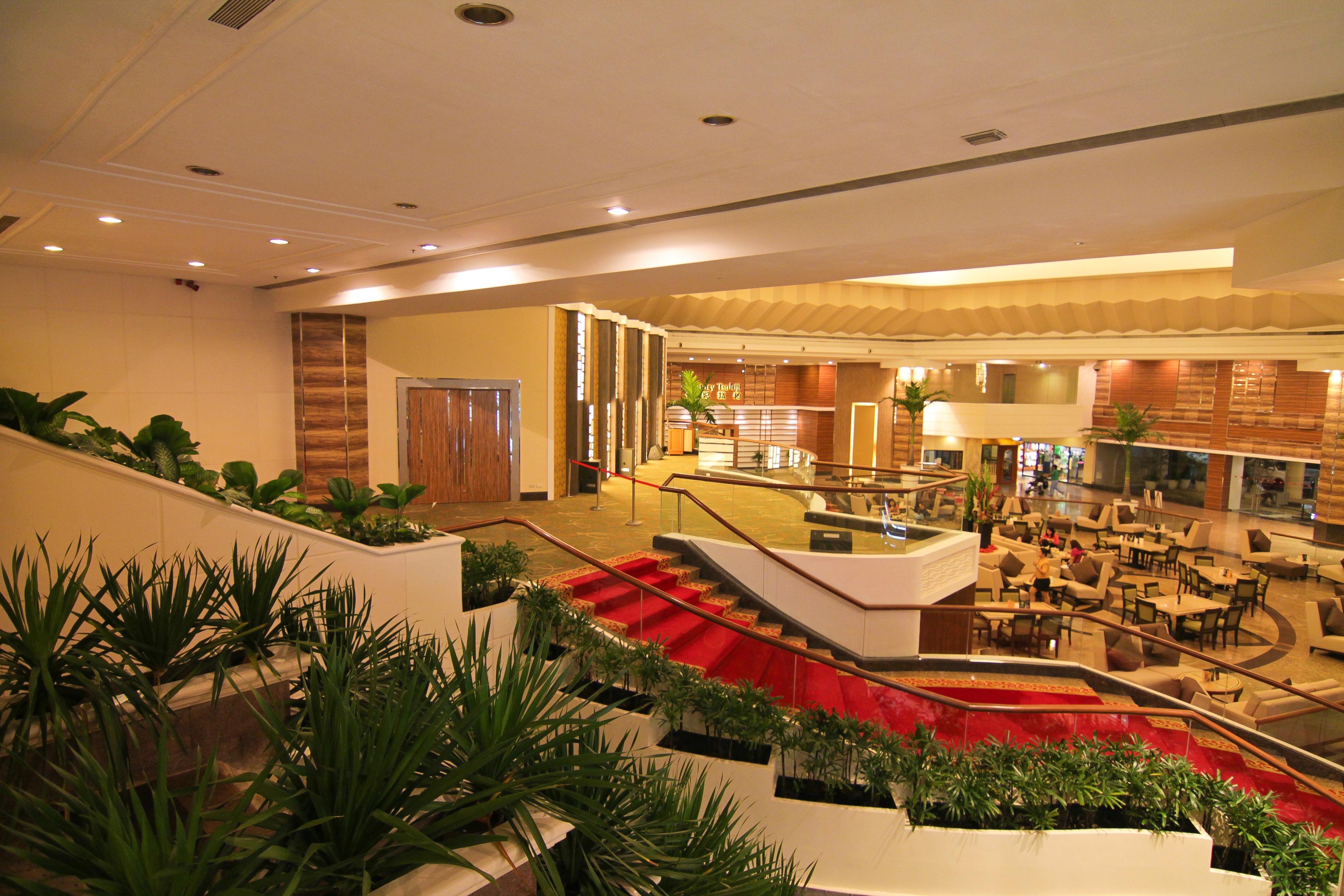 Century Park Hotel Manila Exteriör bild