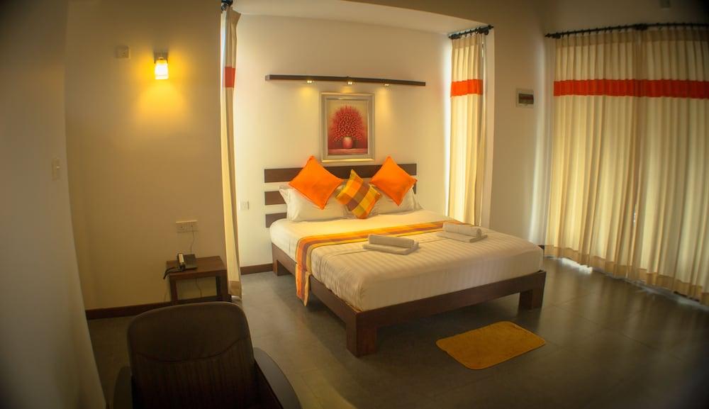 Hotel Alakamanda Anuradhapura Exteriör bild