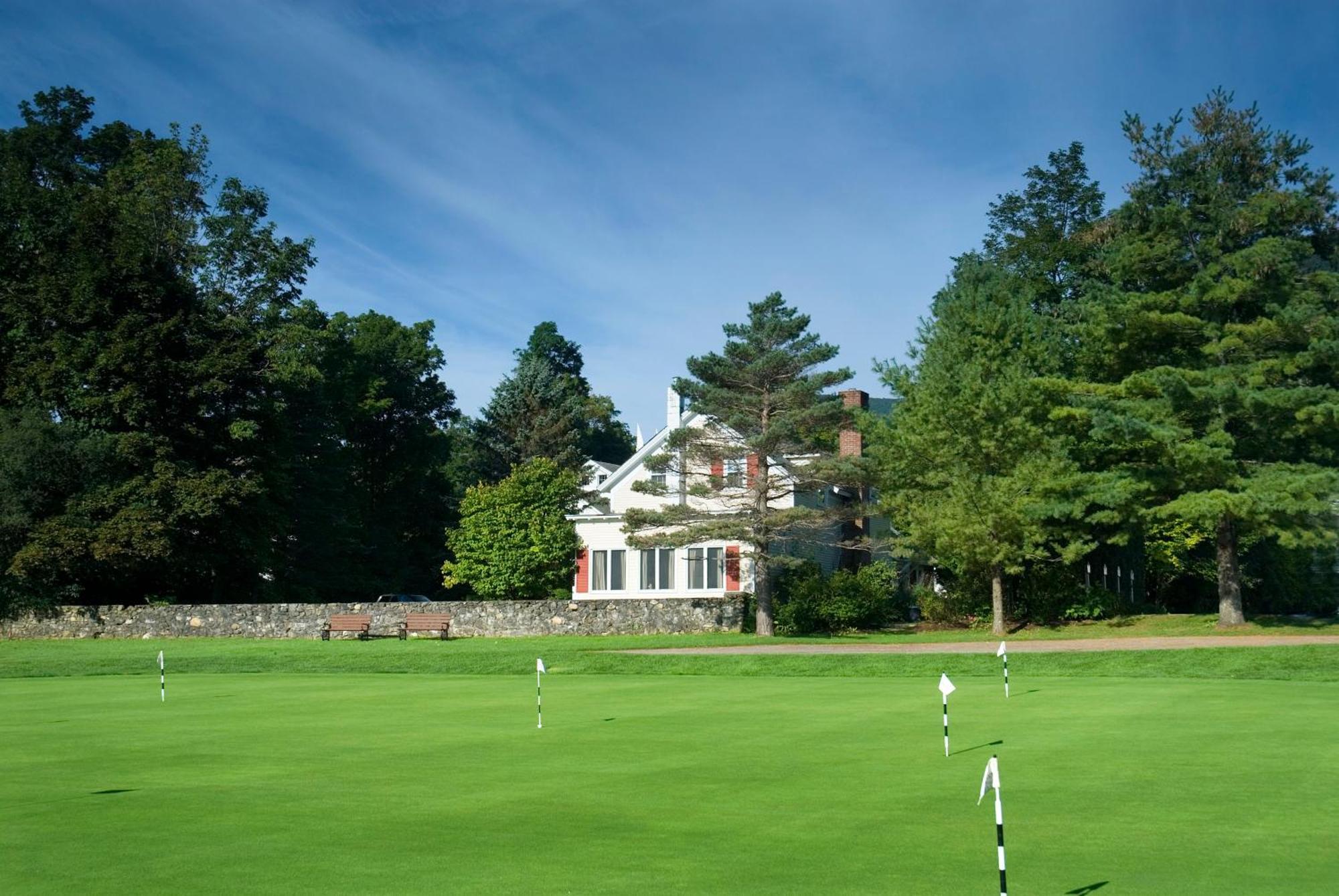 The Equinox Golf Resort & Spa Manchester Exteriör bild
