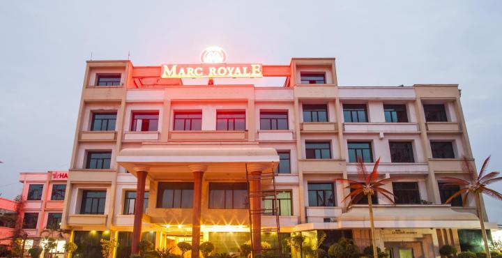 Marc Royale Hotell Zirakpur Exteriör bild