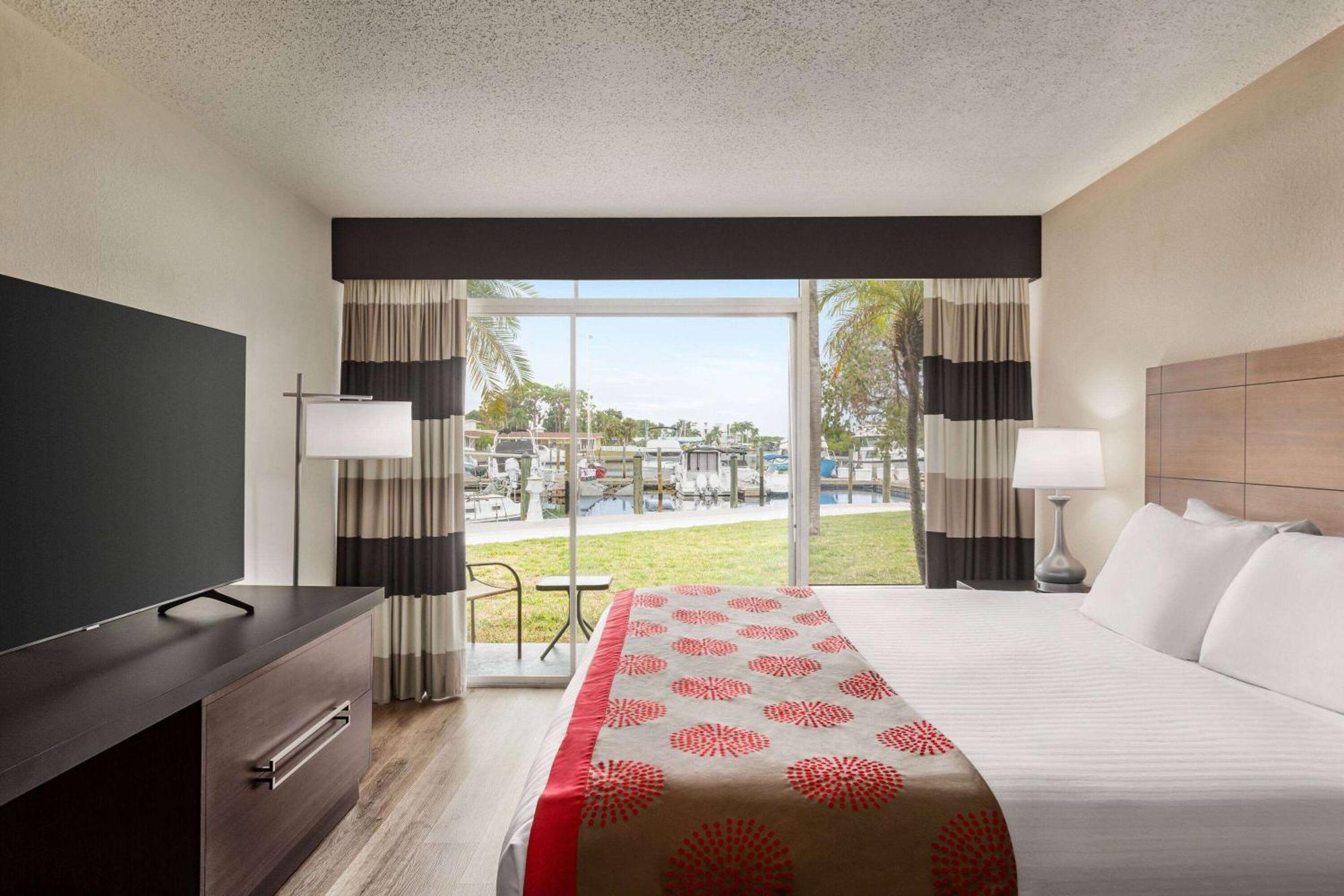 Ramada By Wyndham Sarasota Waterfront Hotell Exteriör bild
