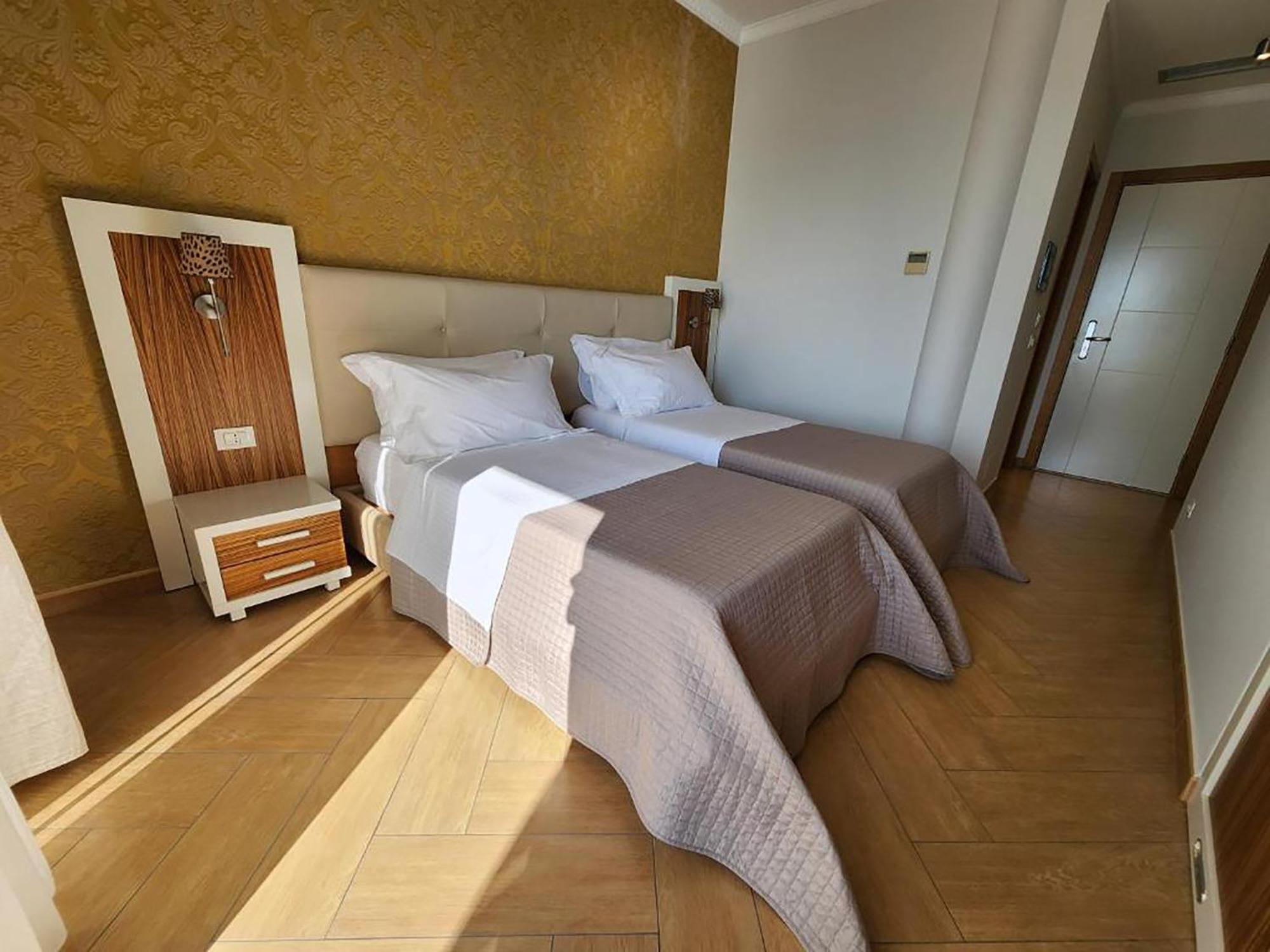 Hotel Gold Vlorë Exteriör bild