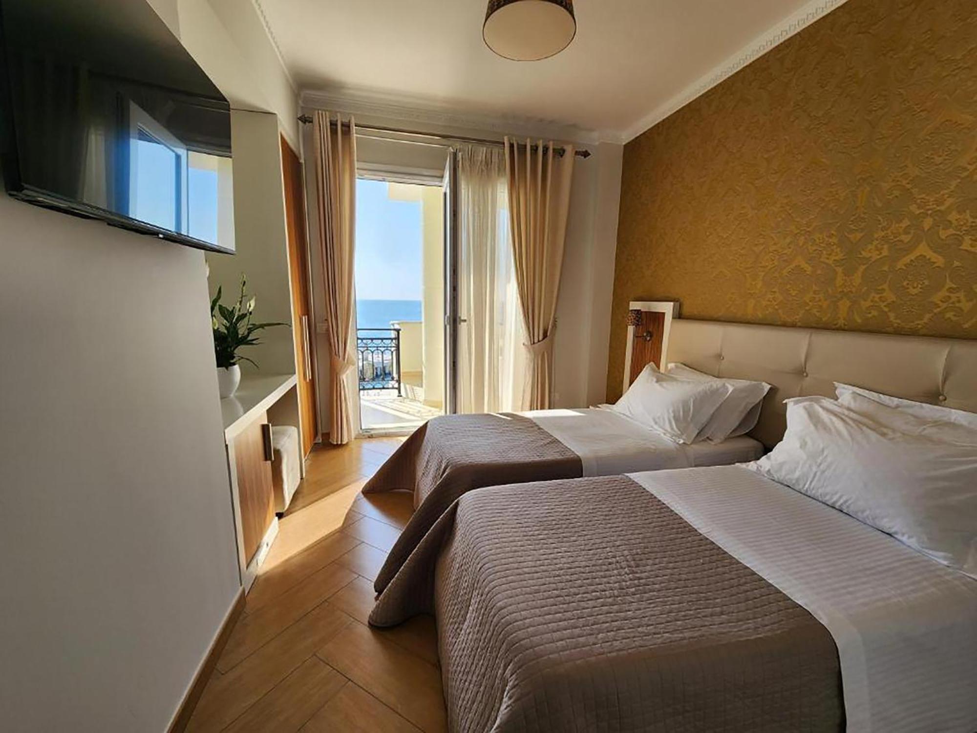 Hotel Gold Vlorë Exteriör bild