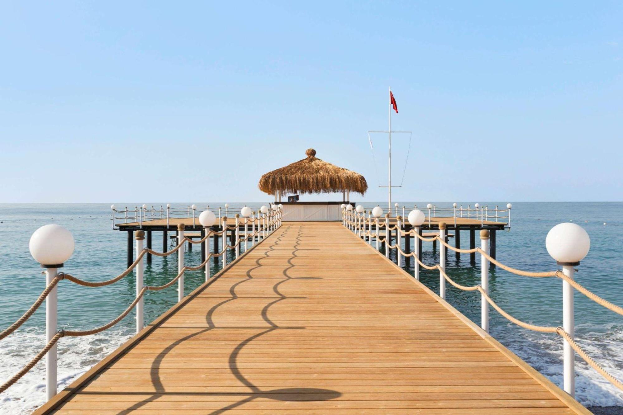 Ramada Resort By Wyndham Lara Antalya Exteriör bild