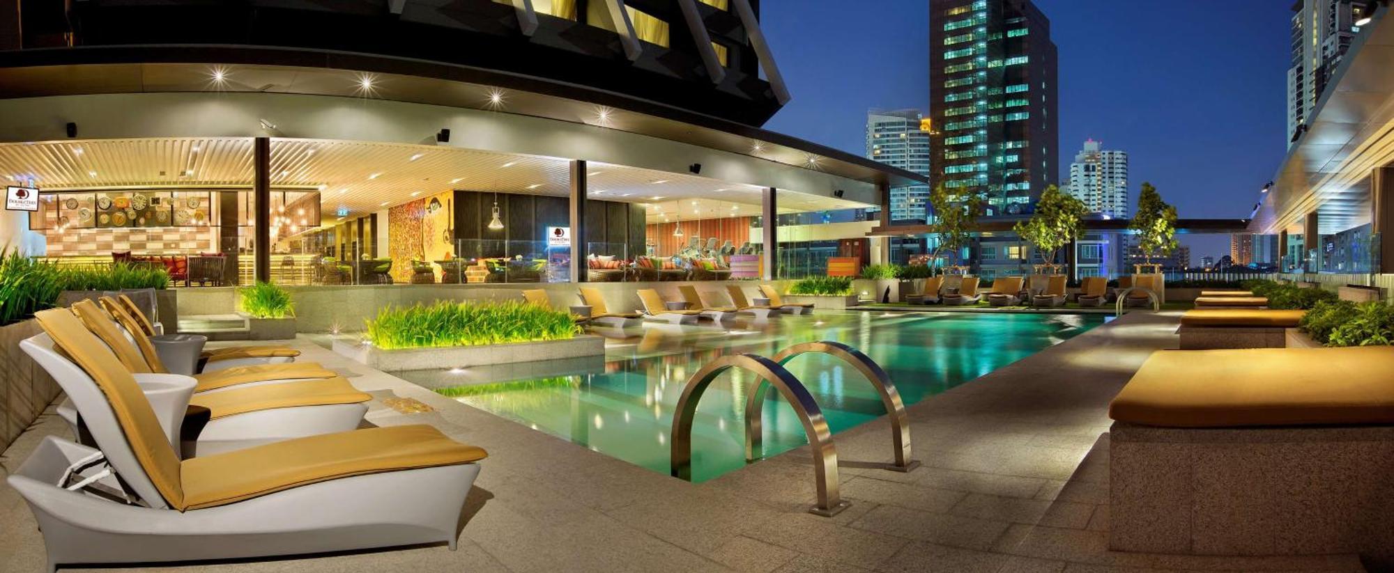 Doubletree By Hilton Sukhumvit Bangkok Hotell Exteriör bild