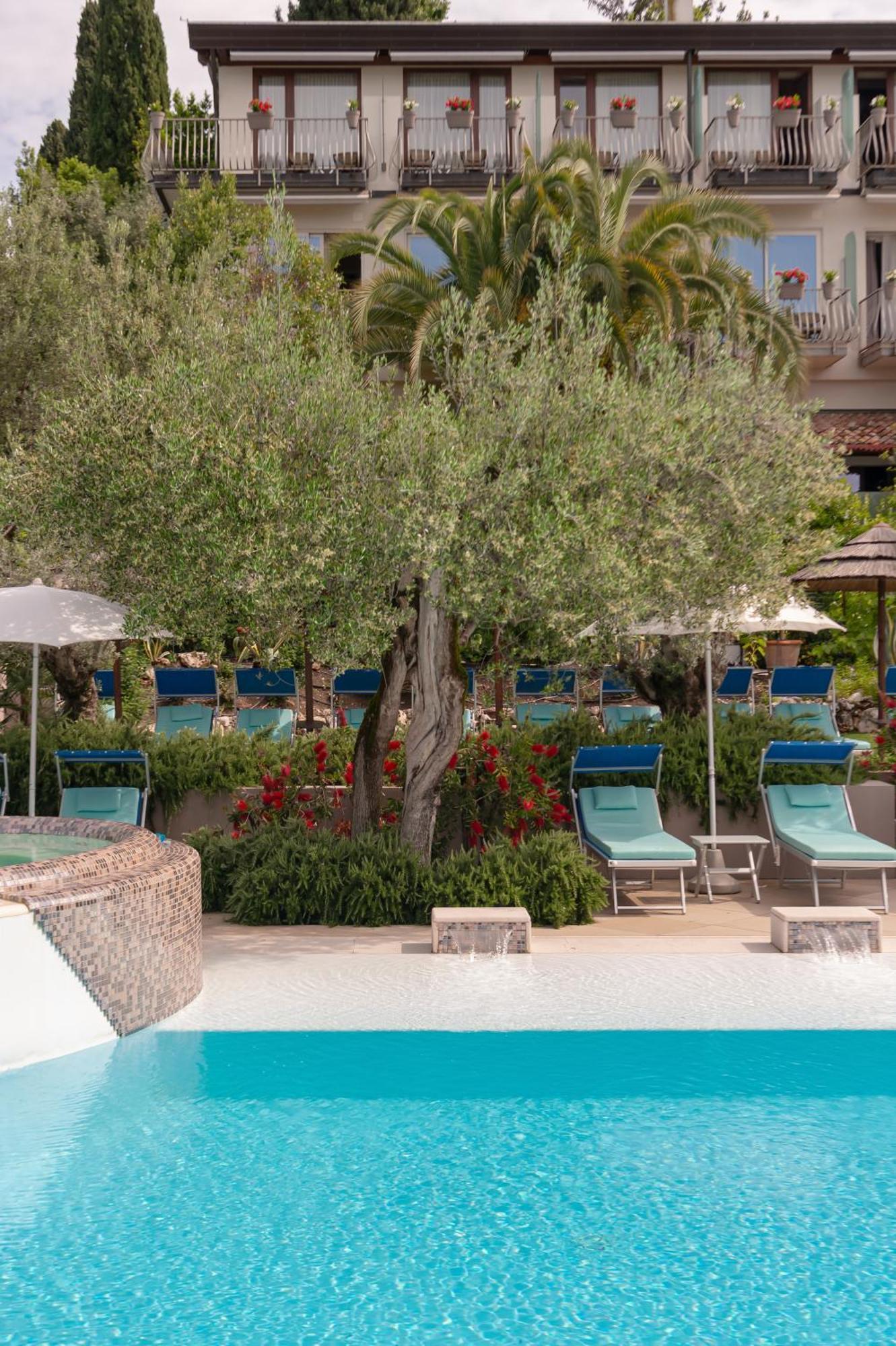Hotel Olivi Spa & Natural Wellness Sirmione Exteriör bild