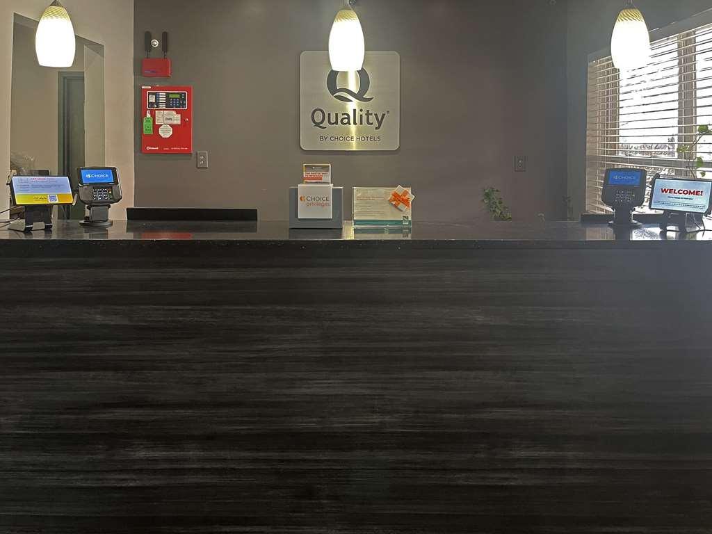 Quality Inn & Suites Cincinnati Sharonville Inreriör bild
