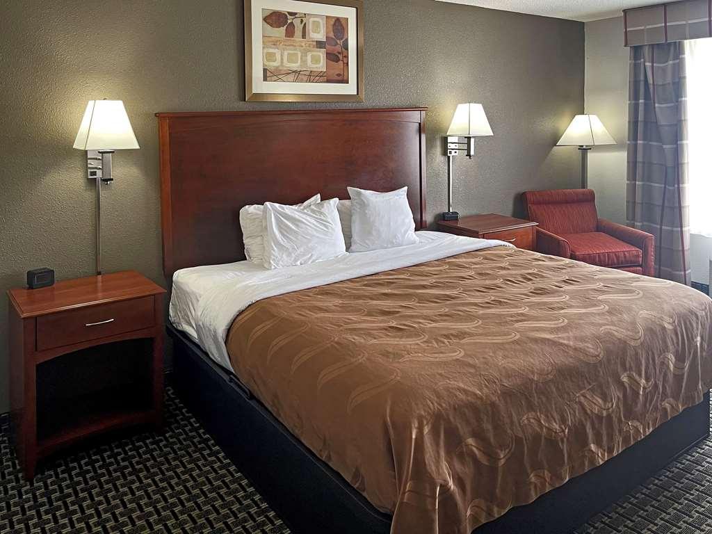 Quality Inn & Suites Cincinnati Sharonville Rum bild