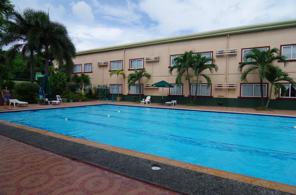 Holiday Spa Hotel Cebu Exteriör bild