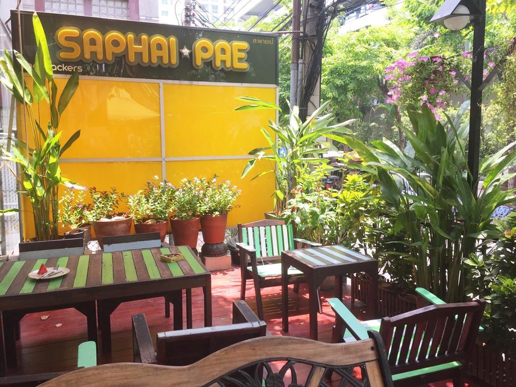 Saphaipae Hostel Bangkok Exteriör bild