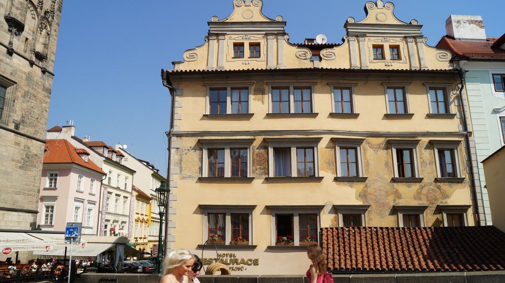 Hotel U 3 Pstrosu Prag Exteriör bild