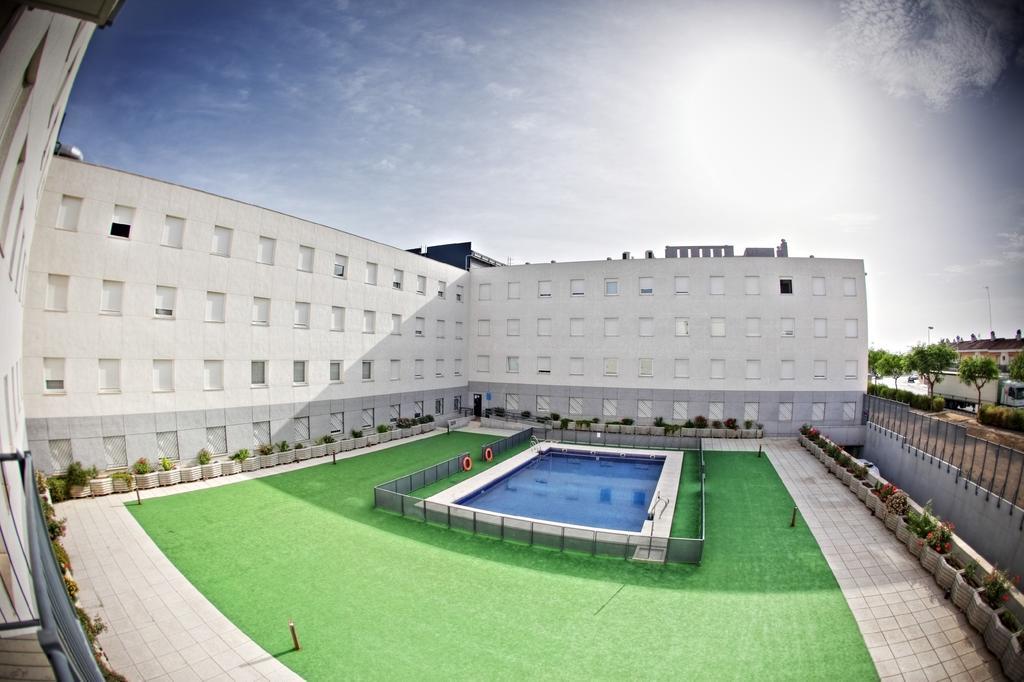 Apartamentos Vertice Sevilla Aljarafe Bormujos Exteriör bild