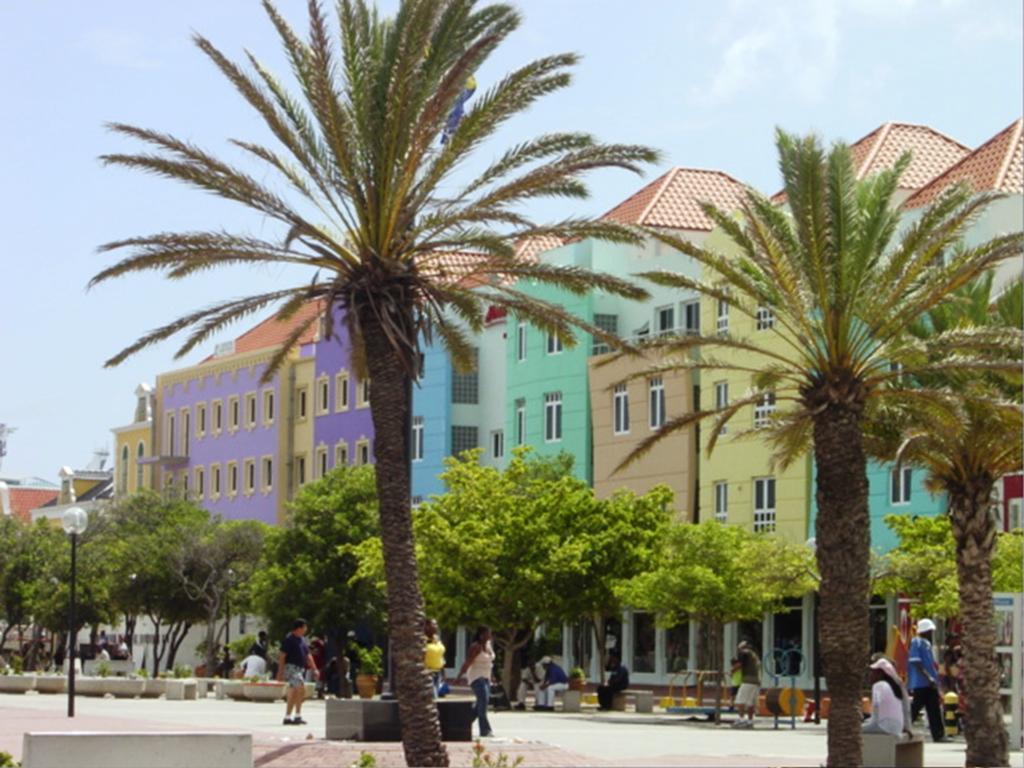 E M City Hotel Curacao Exteriör bild