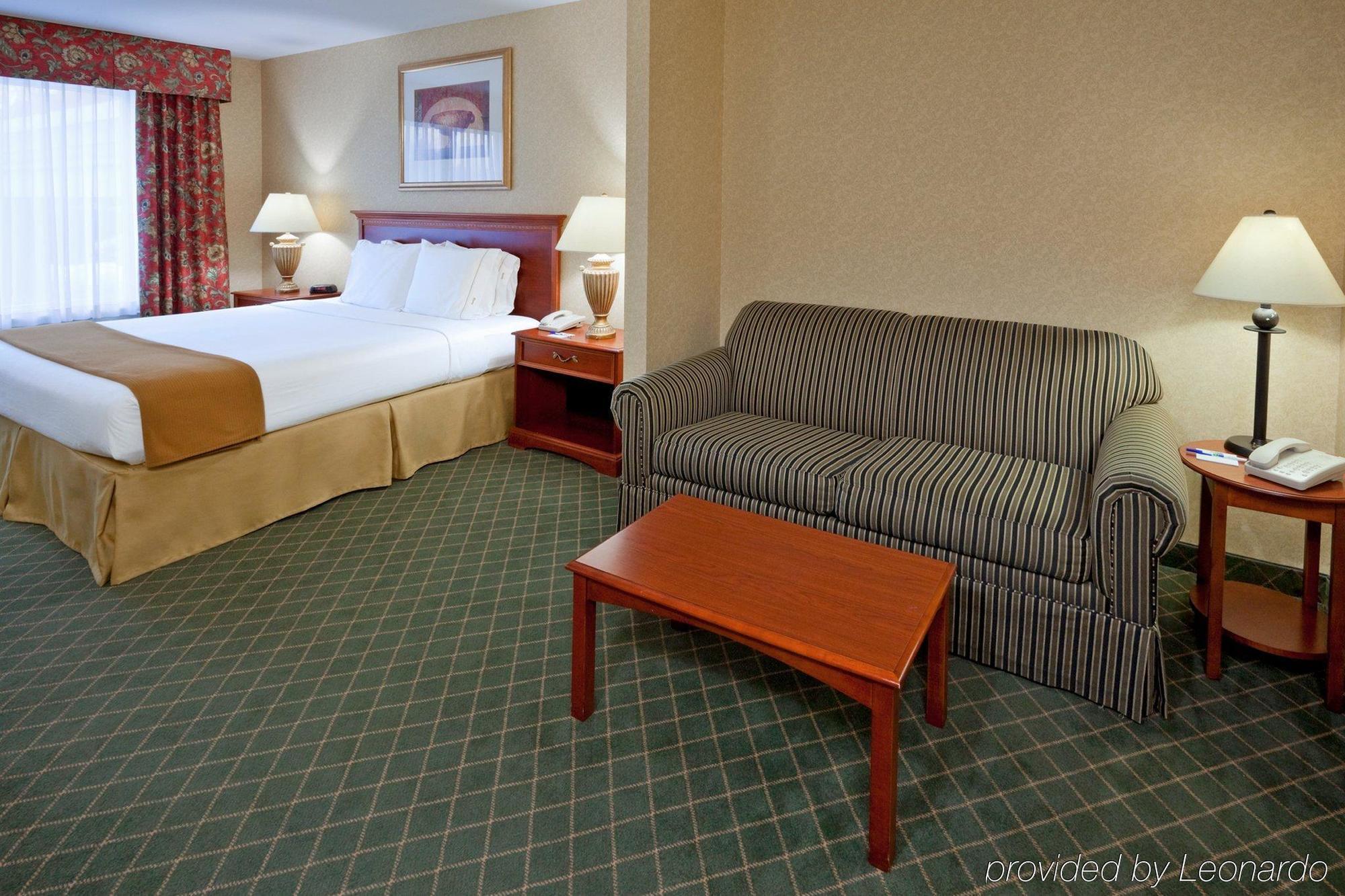 Holiday Inn Express Hotel & Suites Clifton Park, An Ihg Hotel Rum bild
