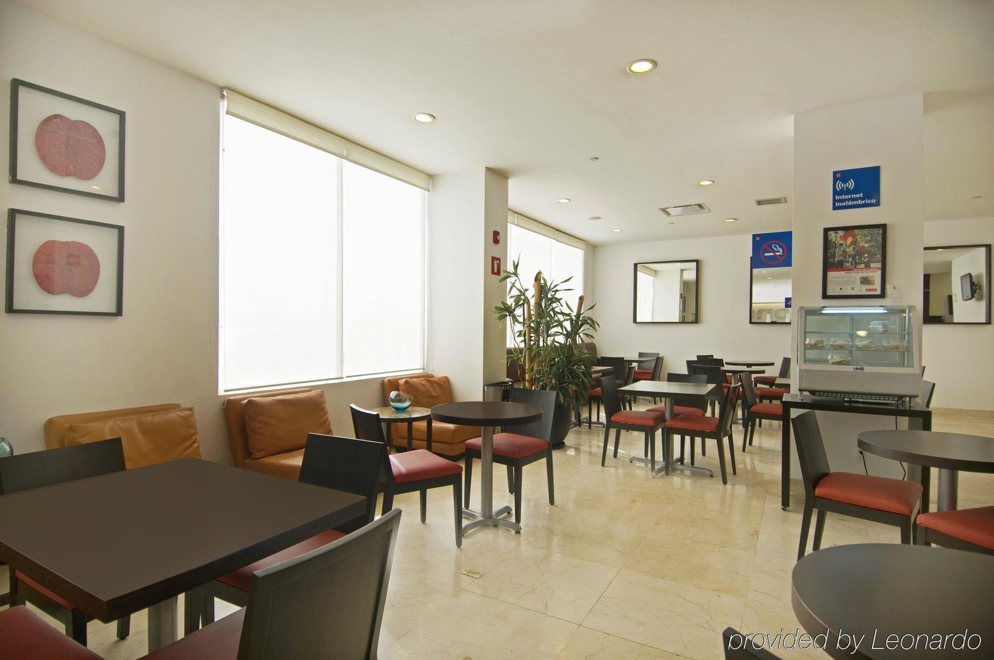 One Toluca Aeropuerto Hotell Restaurang bild
