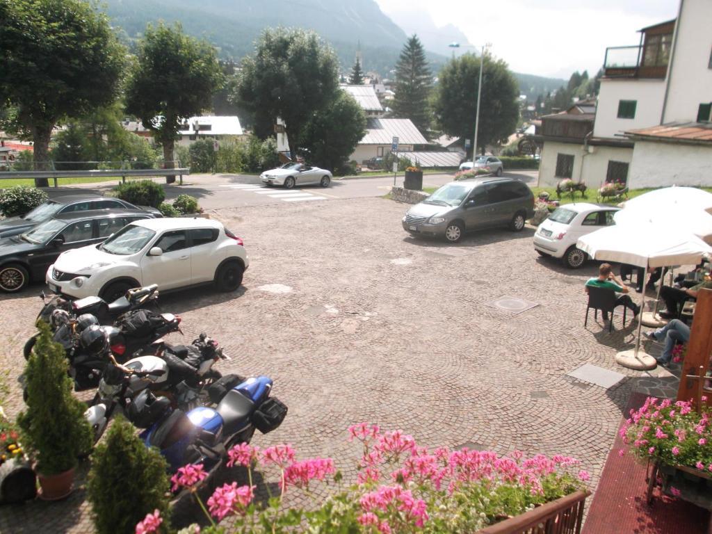 Hotel Da Beppe Sello Cortina dʼAmpezzo Exteriör bild
