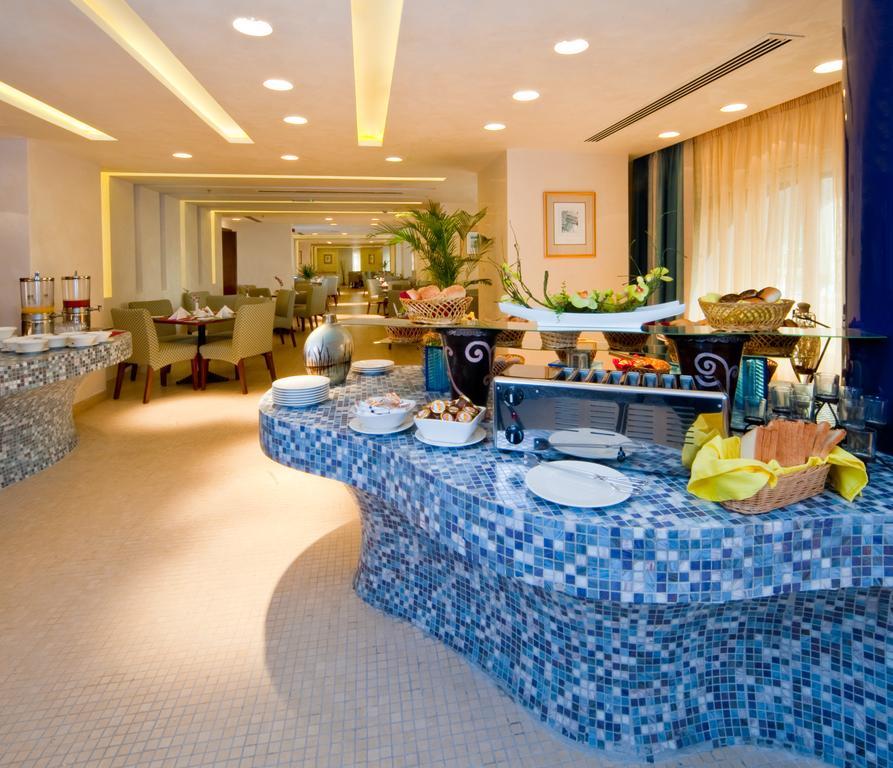 City Seasons Al Hamra Hotel Abu Dhabi Exteriör bild
