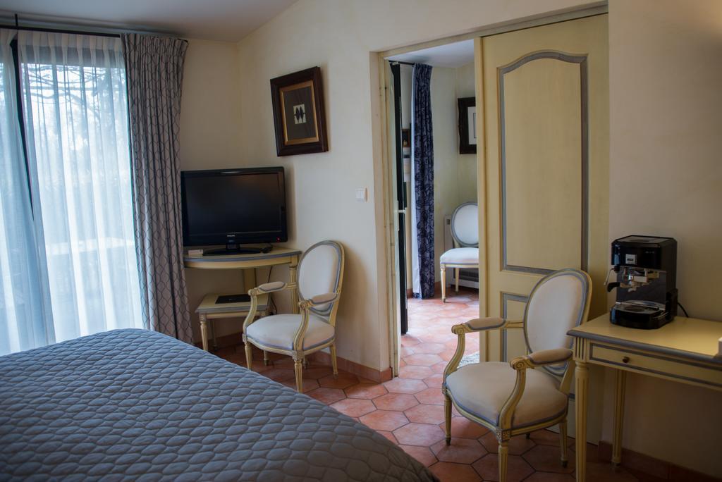 Du Cote Des Olivades Hotell Paradou Exteriör bild