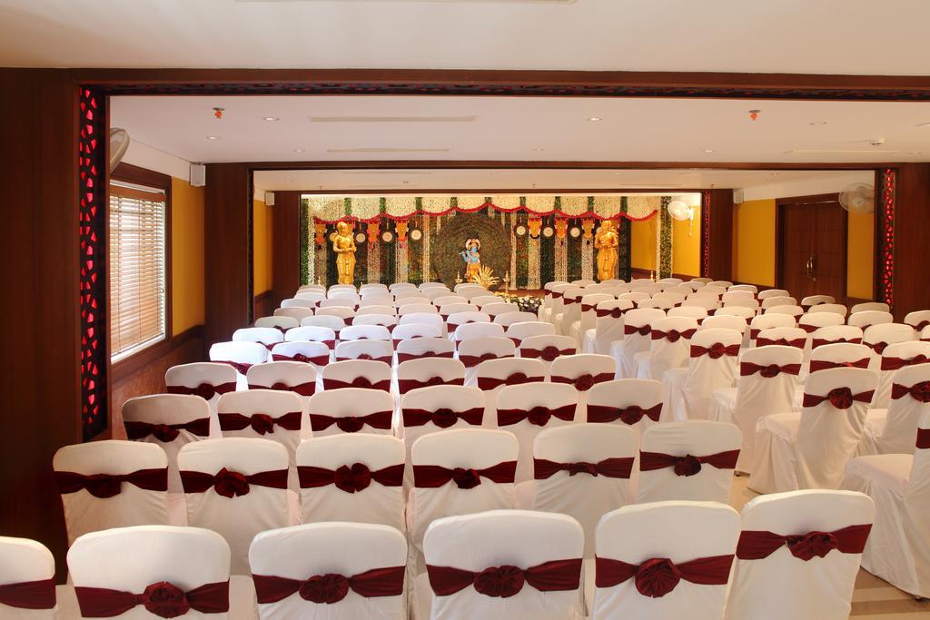 Hotel Vishnu Inn Guruvāyūr Exteriör bild