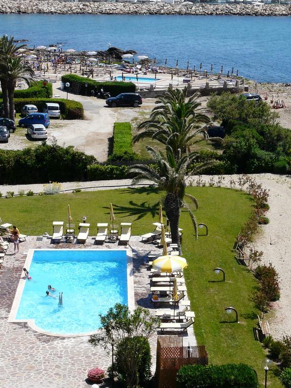 Mercure Civitavecchia Sunbay Park Hotel Exteriör bild