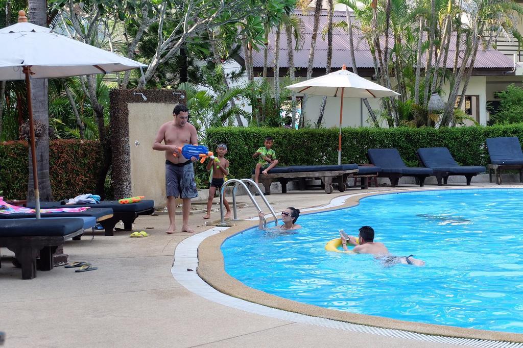 Bamboo Beach Hotel & Spa Patong Exteriör bild