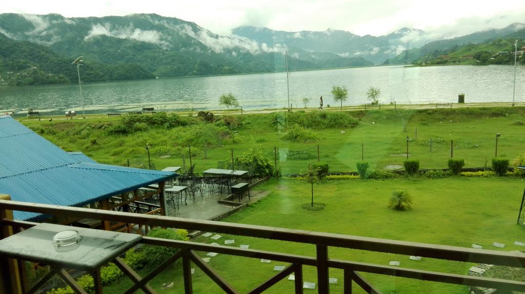 Hotel Lakefront Pokhara Exteriör bild