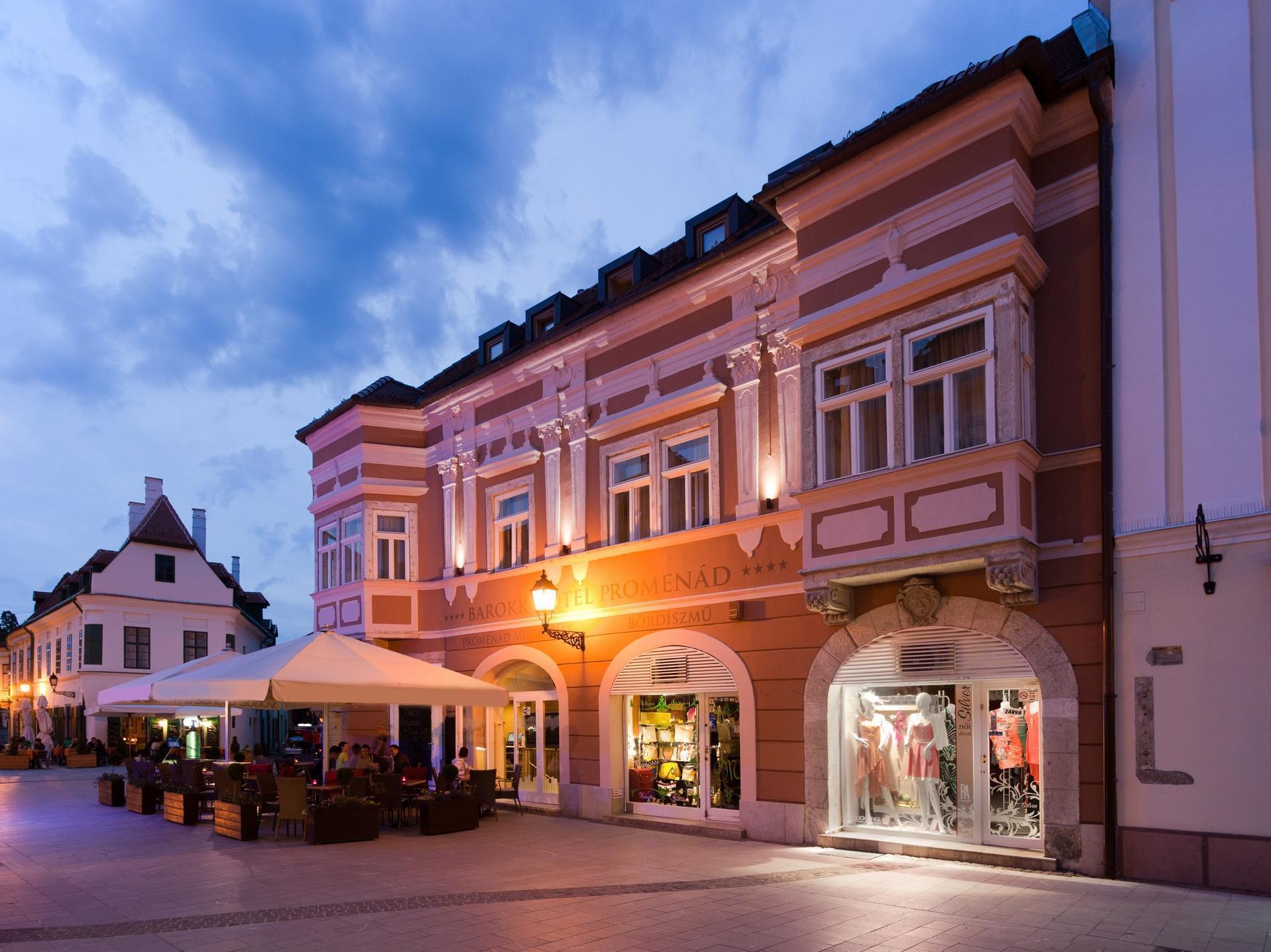 Barokk Hotel Promenad Győr Exteriör bild