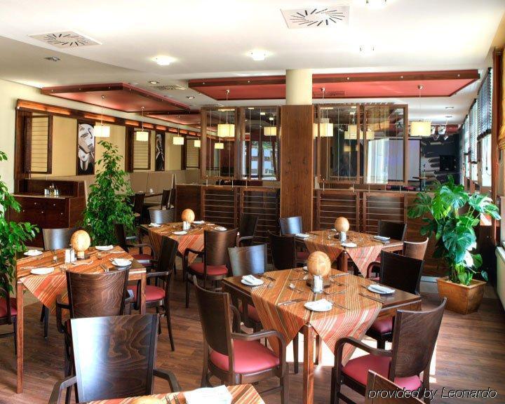 Hotel Famulus Győr Restaurang bild