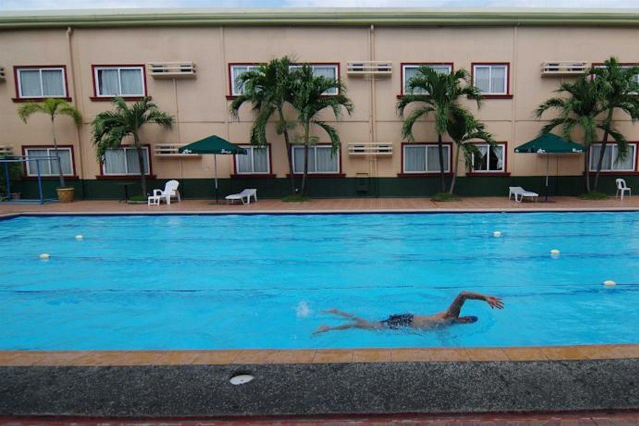 Holiday Spa Hotel Cebu Exteriör bild