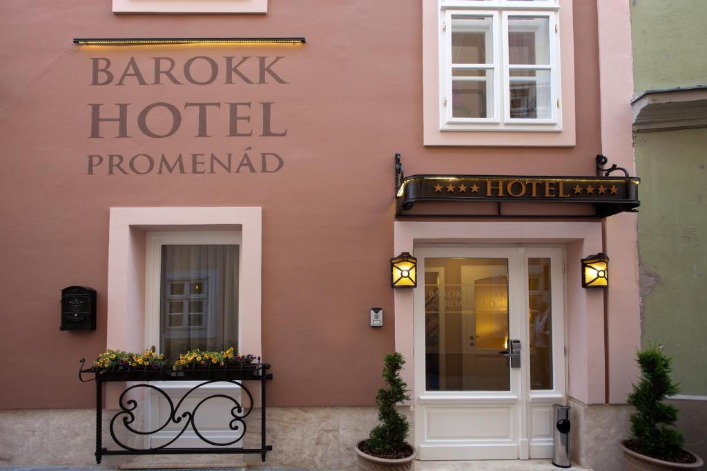 Barokk Hotel Promenad Győr Exteriör bild