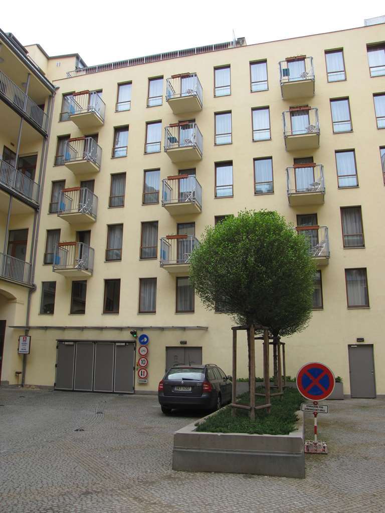 Aparthotel Austria Suites Prag Exteriör bild