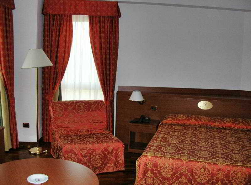 Excel Hotel Roma Ciampino Marino Exteriör bild