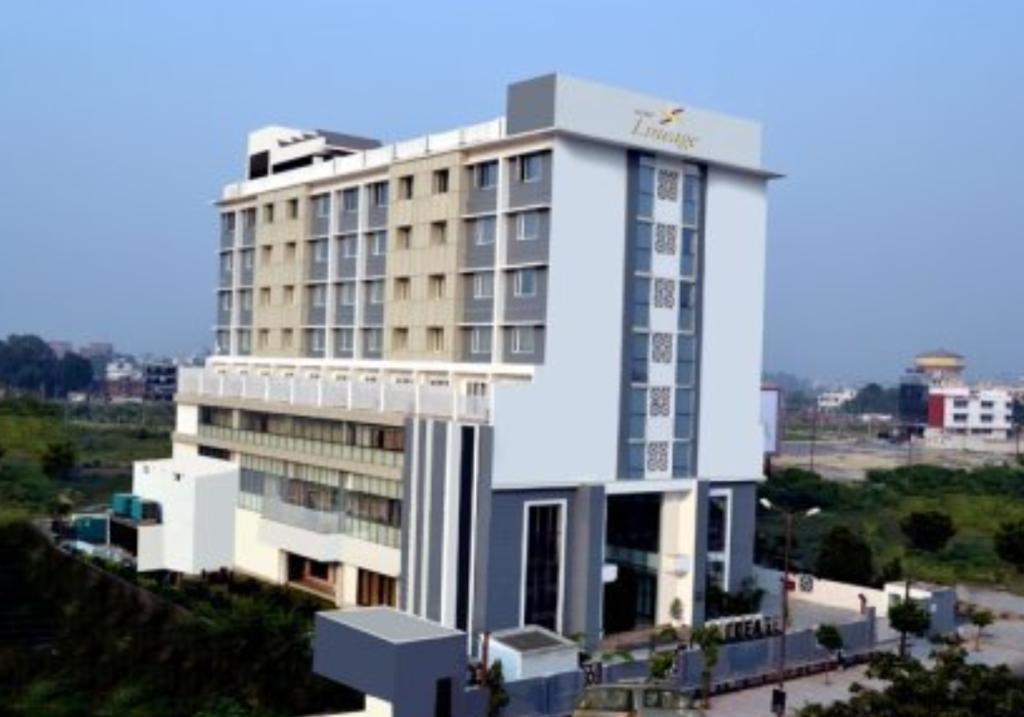 Lineage Hotel Lucknow Exteriör bild