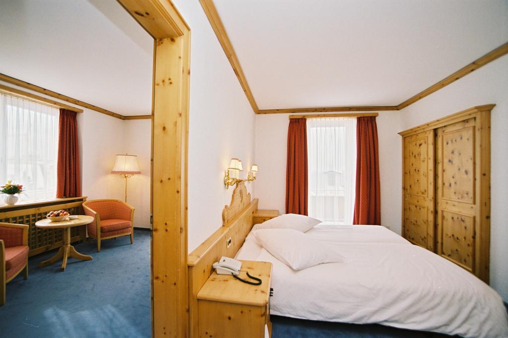 Hotel Schweizerhof Pontresina Rum bild