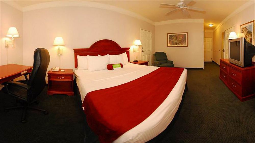 Comfort Suites North Fort Wayne Exteriör bild