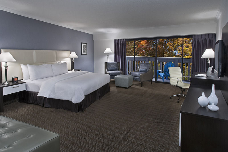 Toronto Don Valley Hotel And Suites Exteriör bild