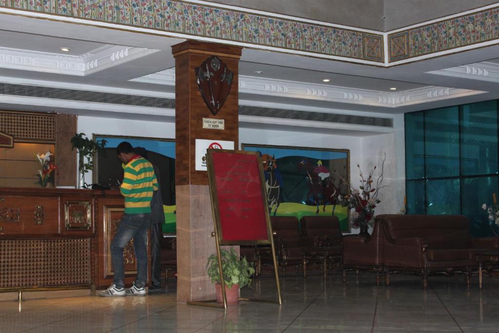Marc Royale Hotell Zirakpur Exteriör bild