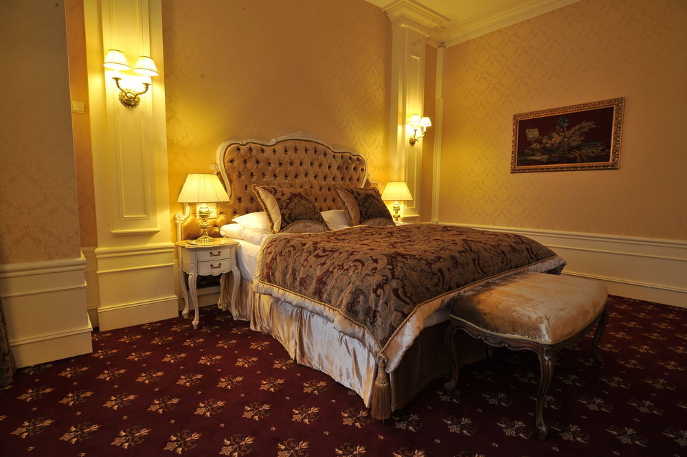 Nobilis Hotel Lviv Exteriör bild