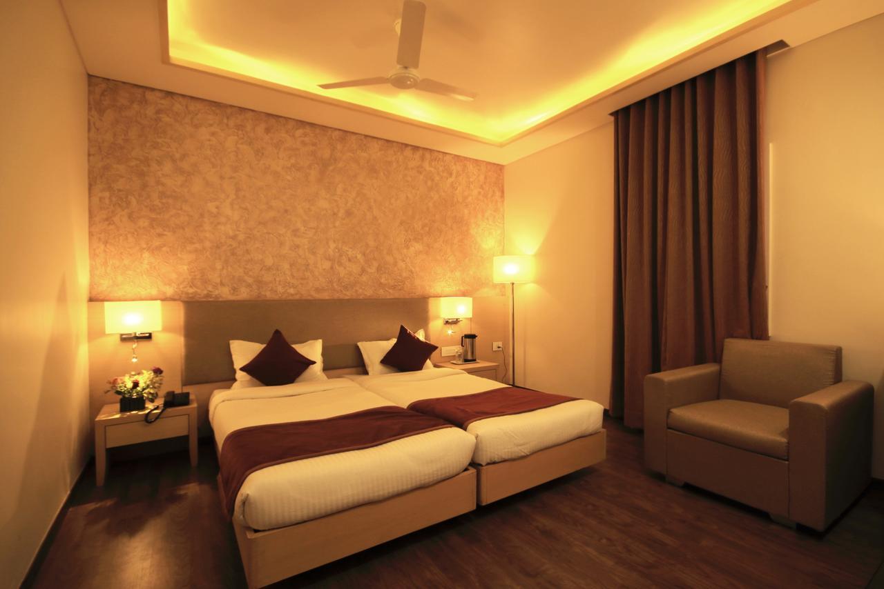 Hotel Naeeka Ahmedabad Exteriör bild
