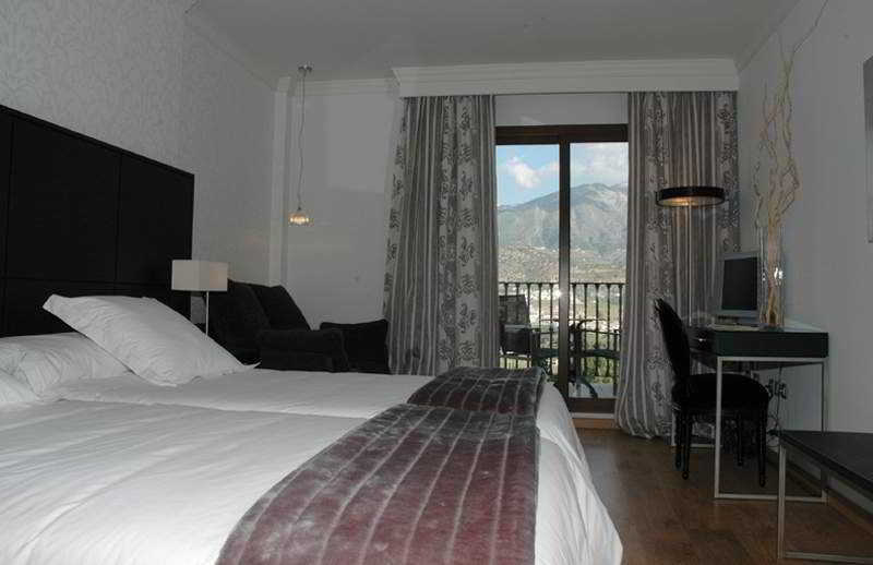 B Bou Hotel La Vinuela & Spa Exteriör bild