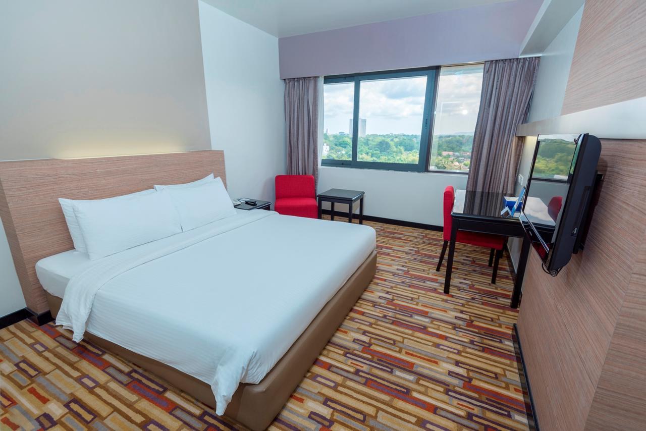 Harbour View Hotel Kuching Exteriör bild
