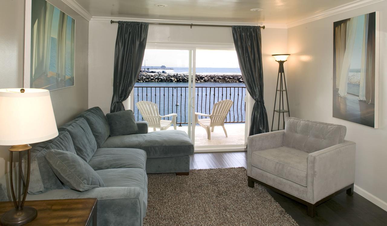Oceanside Marina Suites - A Waterfront Hotel Exteriör bild