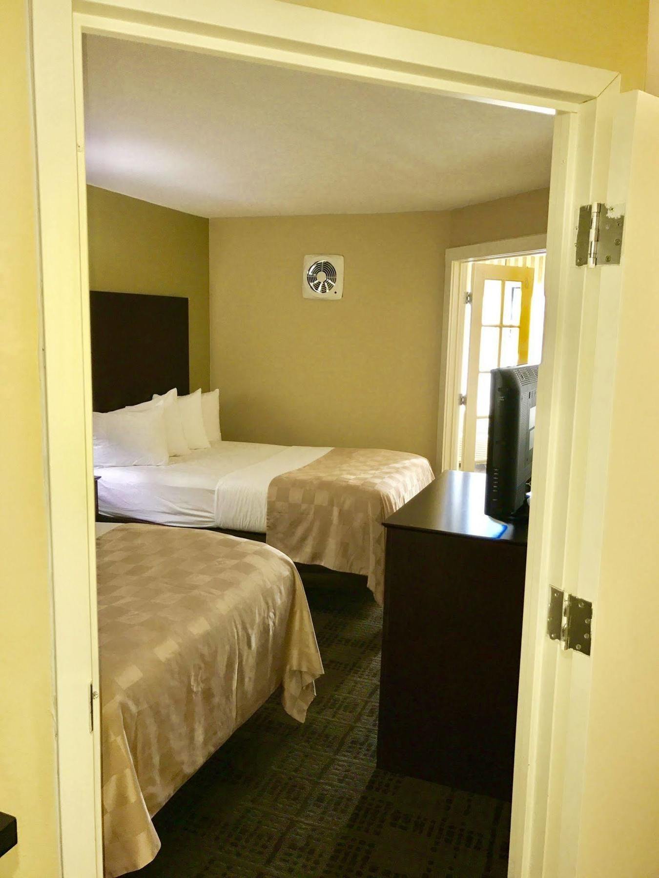 Clarion Hotel & Suites Hamden - New Haven Exteriör bild