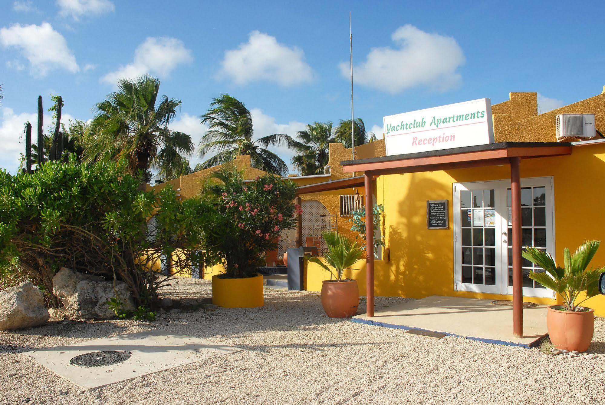 Yacht Club Apartments Bonaire Exteriör bild
