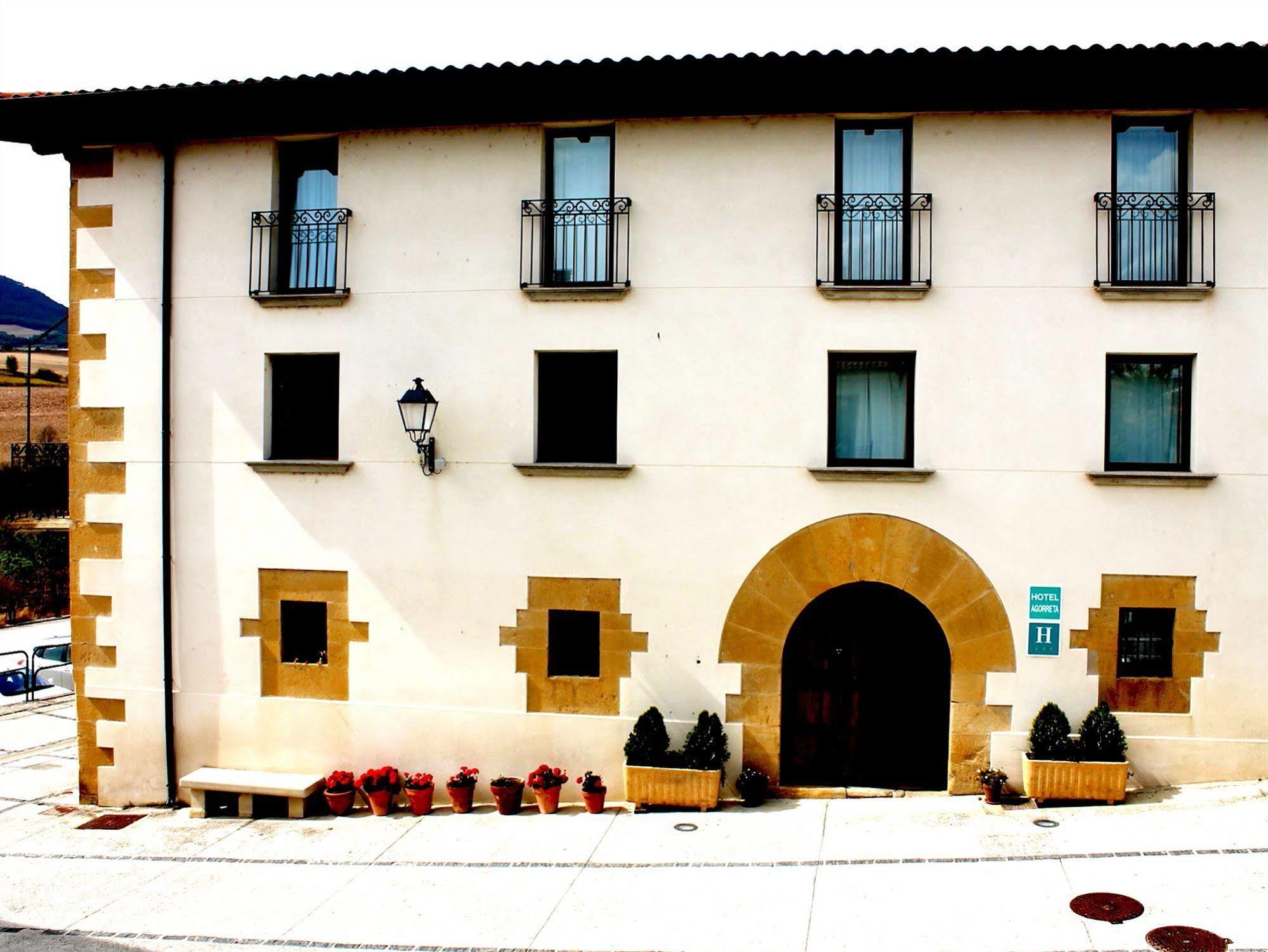 Hotel Agorreta Salinas De Pamplona Exteriör bild