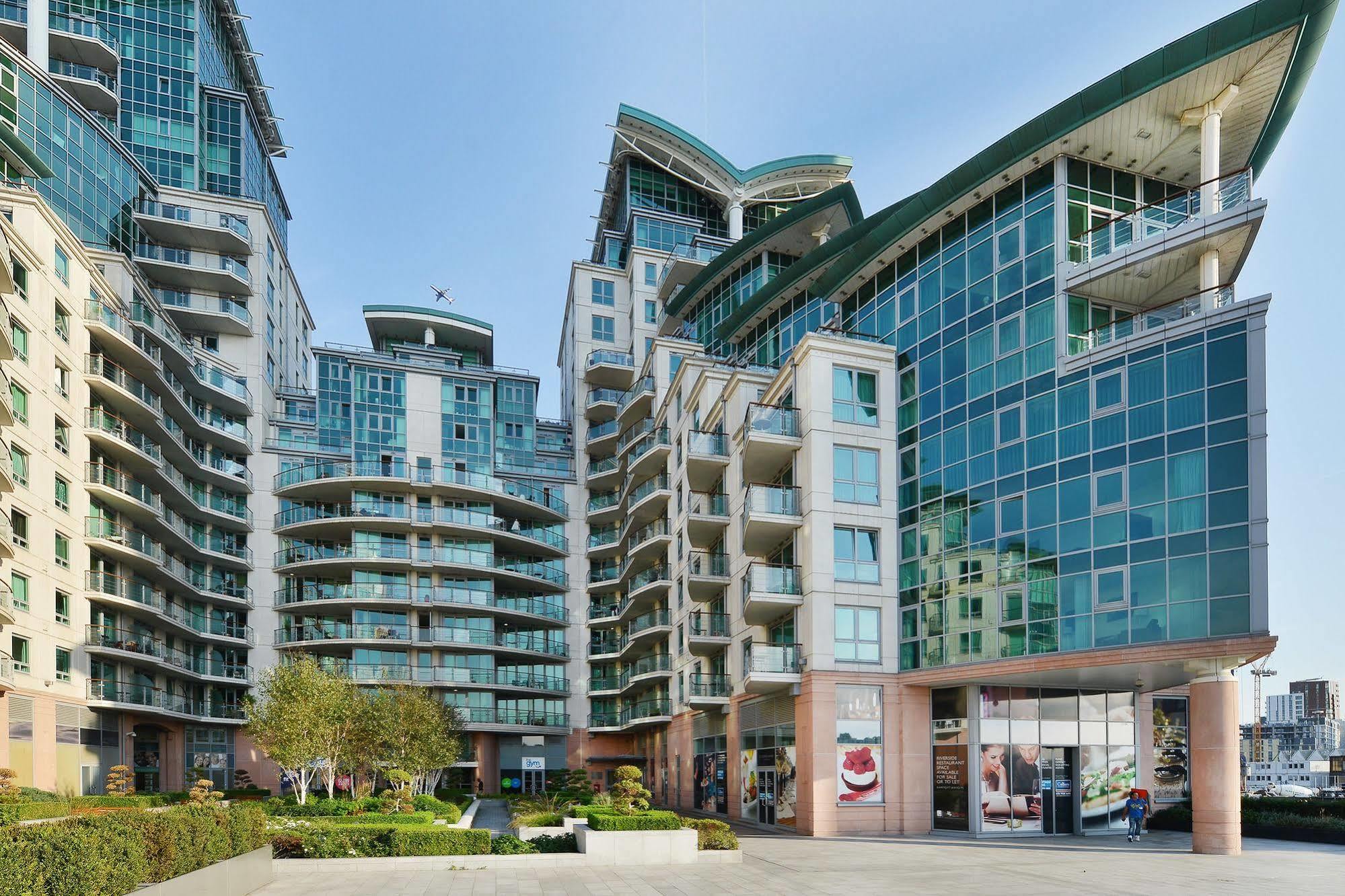 St. George Wharf Apartments London Exteriör bild