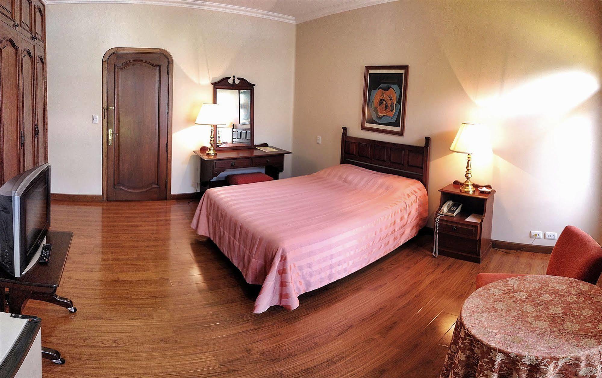 Hotel Aranjuez Cochabamba Exteriör bild