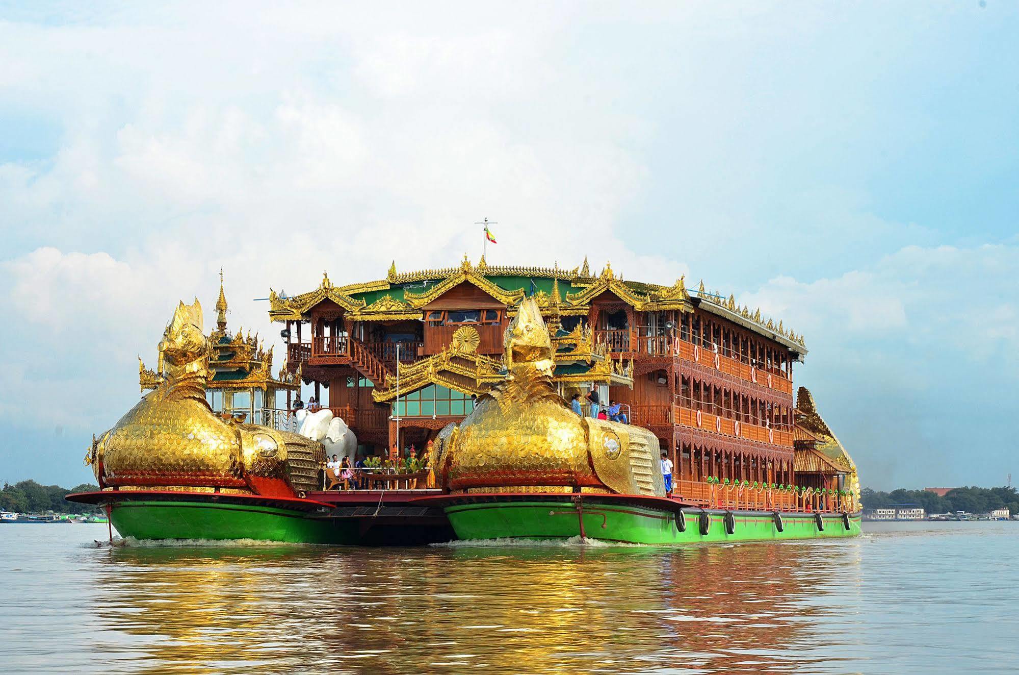 Mandalay Karaweik Mobile Hotel Exteriör bild