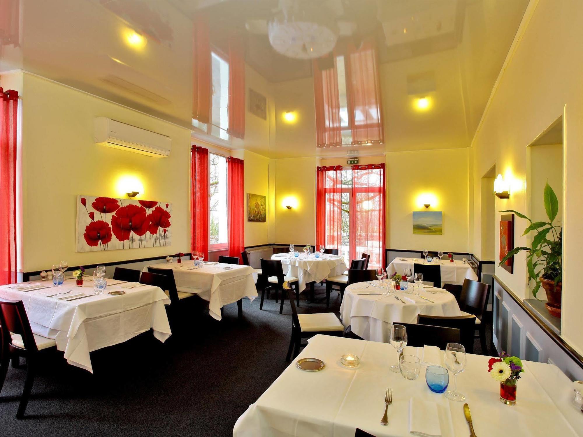 Hotel Restaurant Le Relais Des Gourmands Gramat Exteriör bild